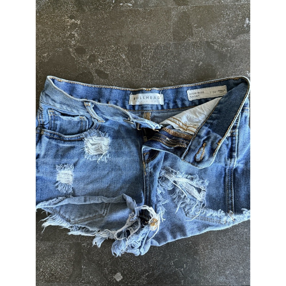 Bullhead Denim Co High Rise Distressed Jean Shorts‎ Size 24 Medium Wash Raw Hem
